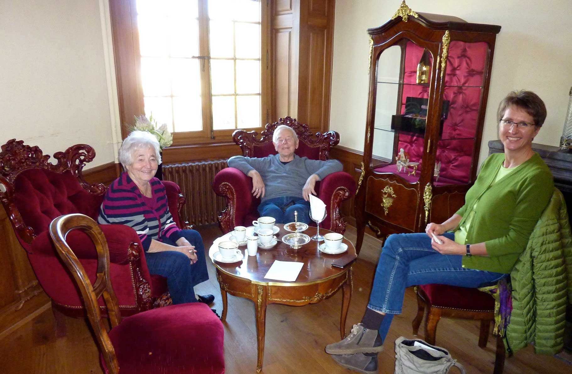 Kaffeetrinken im Schloss Bottmingen