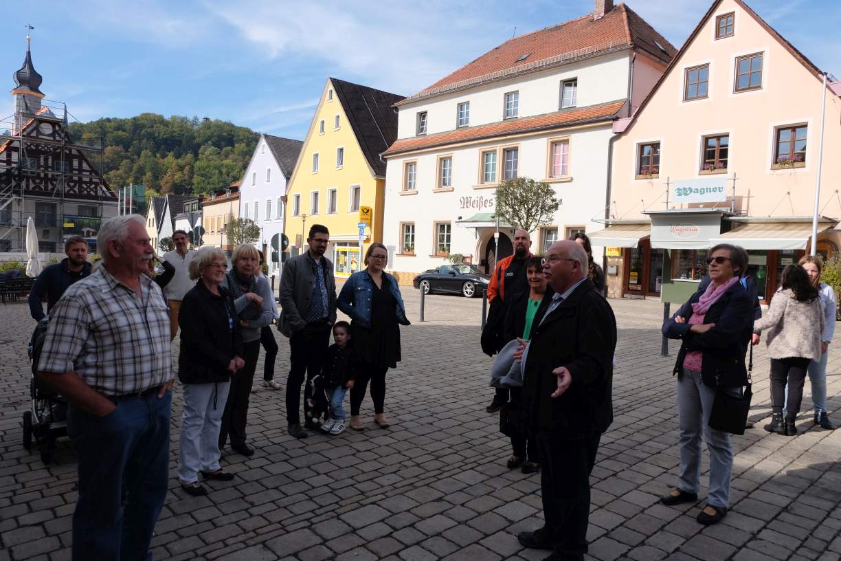 Bild 6 Hans und Rosalinde führen durch die Stadt, Foto Th. von der Grün